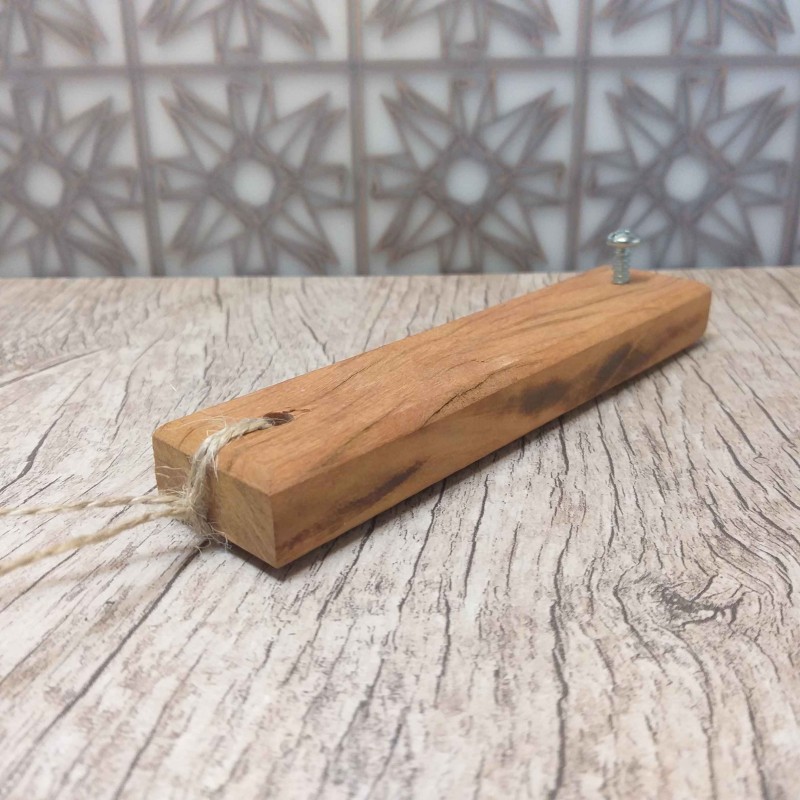 abridor de garrafas rustico em madeira com personalização a laser